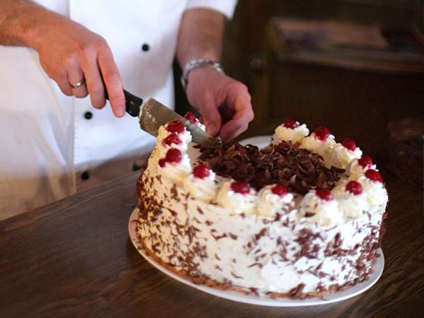 Schwarzwälder Kirschtorte - hausgemachte Torten aus eigener Herstellung