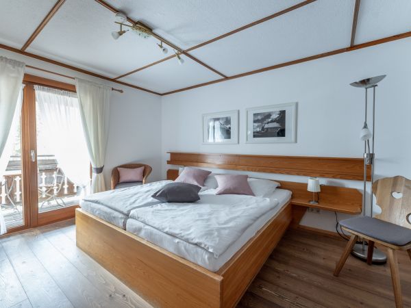 Zimmer Nr. 4 Mit Bequemem Doppelbett Für 2 Personen 