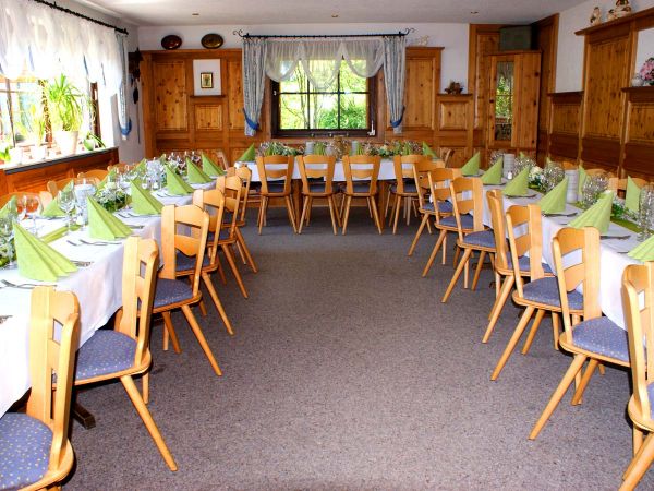 Räumlichkeiten für kleine und große Feiern