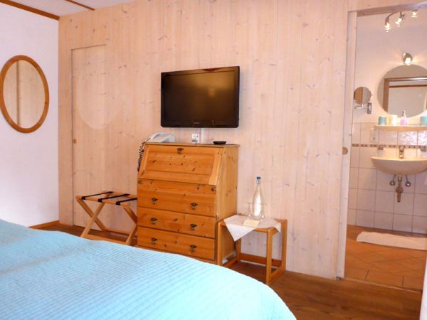 Das Doppelzimmer Nr. 4 mit Badezimmer