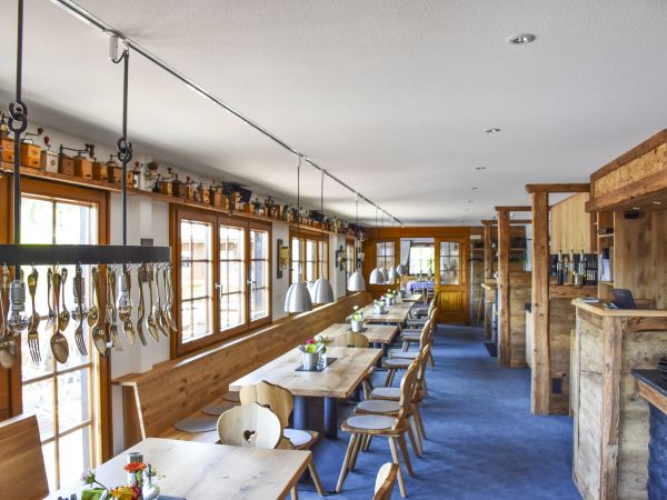 Das Restaurant Im Modern Traditionellem Stil