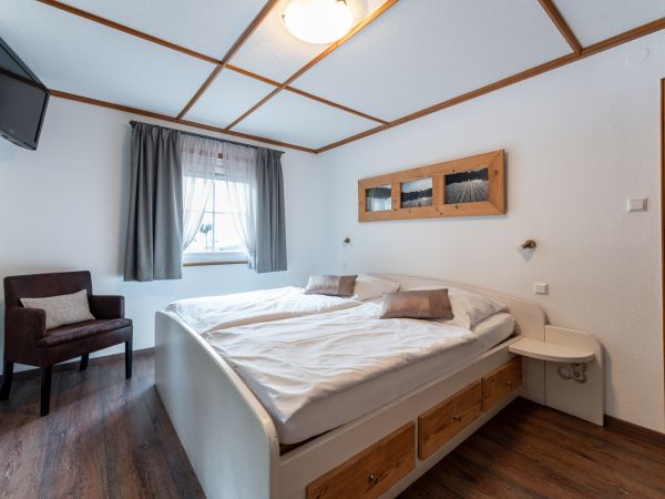 Ideal Für Familien Mit Kindern – Bequemes Doppelbett In Zimmer Nr. 1